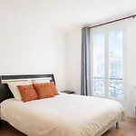 Central & Cosy Parisian Style Apartment