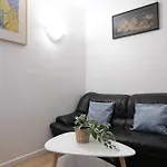 Central & Cosy Parisian Style Apartment
