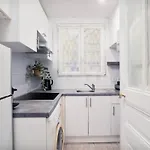 Central & Cosy Parisian Style Apartment